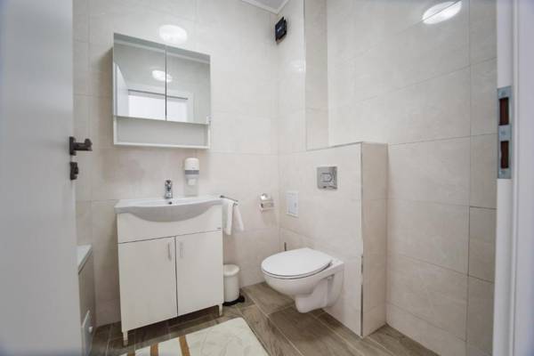 No. 10 - The Penthouse in City Center