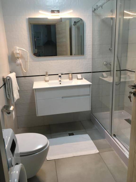 Adams Apartment Onix Blue