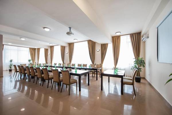 Oxford Hotel & Conference Center