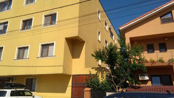 Yvo Lioness & Mamaia Nord