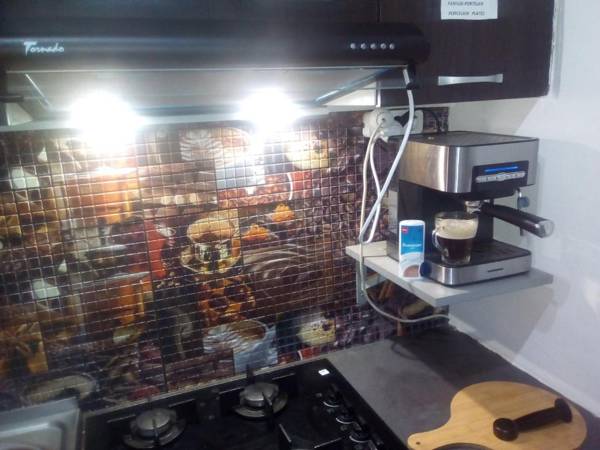 Hostel Florentin camere băi comune acces bucatarie smart tv Netflix Constanta