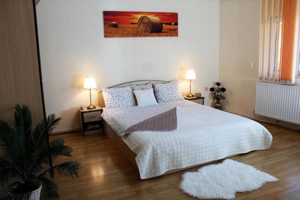 Collosal Apartment with Garden