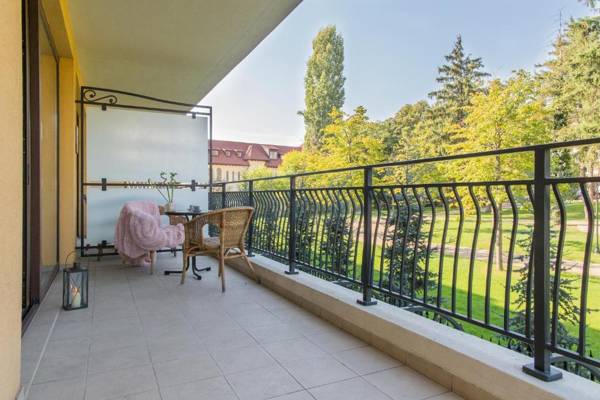 One Love Metropolitan Gardens Studio