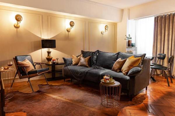 HOLT - Bagheera's Den