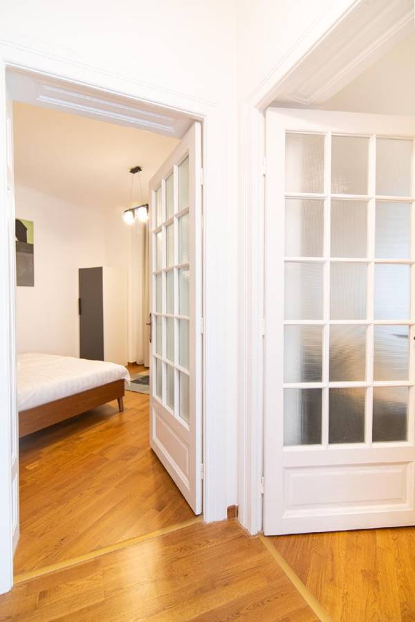 Elegant Beautiful Apartment in heart of Bucharest