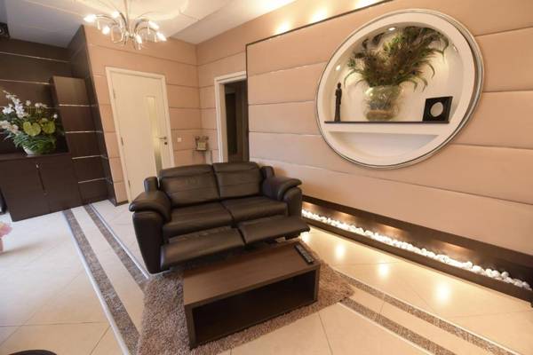 H & V Residence - Bungalow Apartment