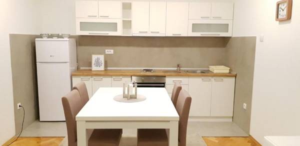 Lovely Private Flats FREE parking