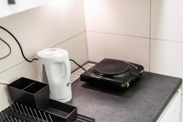 BLACK & YELLOW Centrally located studio