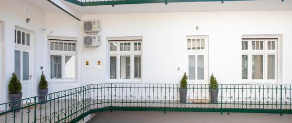 Theatre Square Apartments