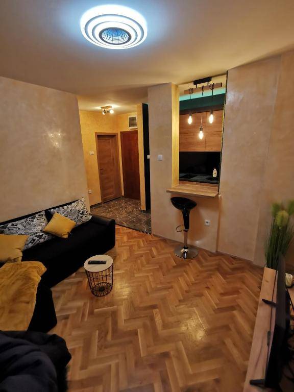 Centar Stan na dan sa parking mestom