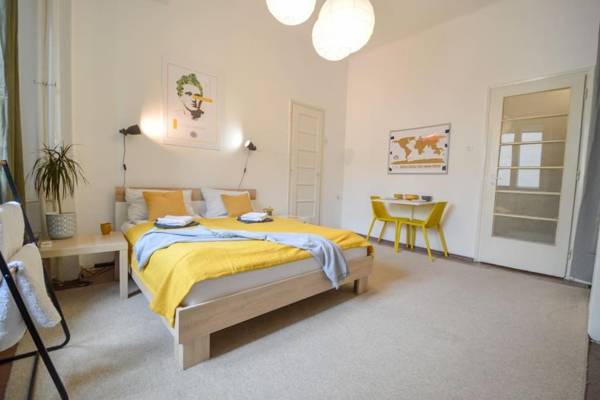 Pavla Papa Studio - Bright & central