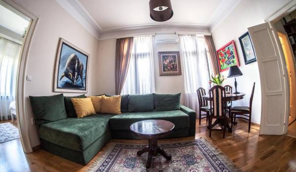 Crown apartment with garden view