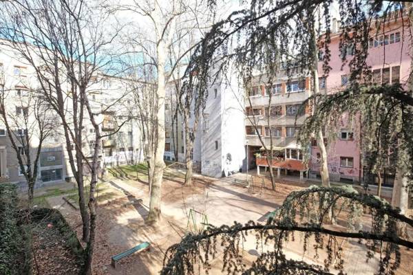 Best time for Intermezzo Apartment