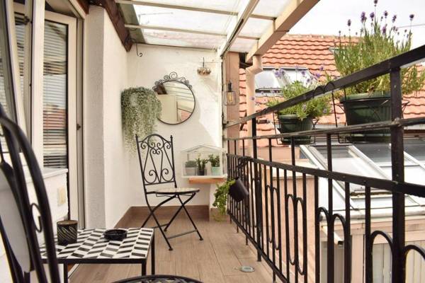 Main Square Duplex Apartment with Private Balcony