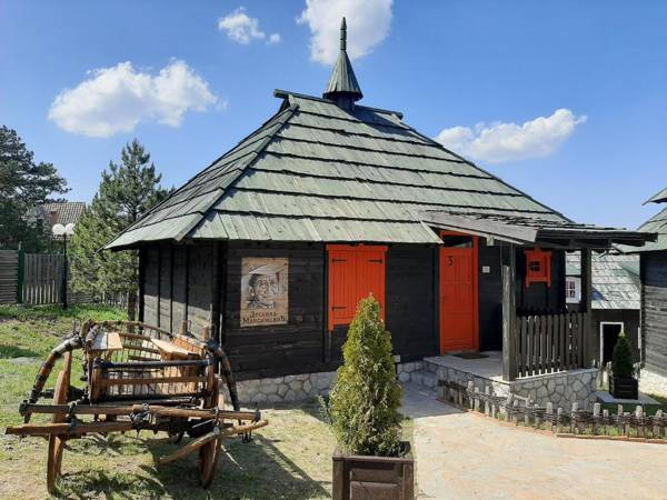 El Paso City Zlatibor - Wooden Cottages Delux Treehouses Wild West Rooms Native Indian Tent