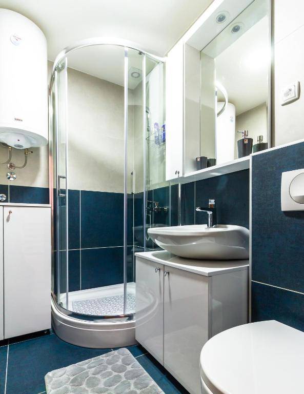 “Apartment Golden Peace”