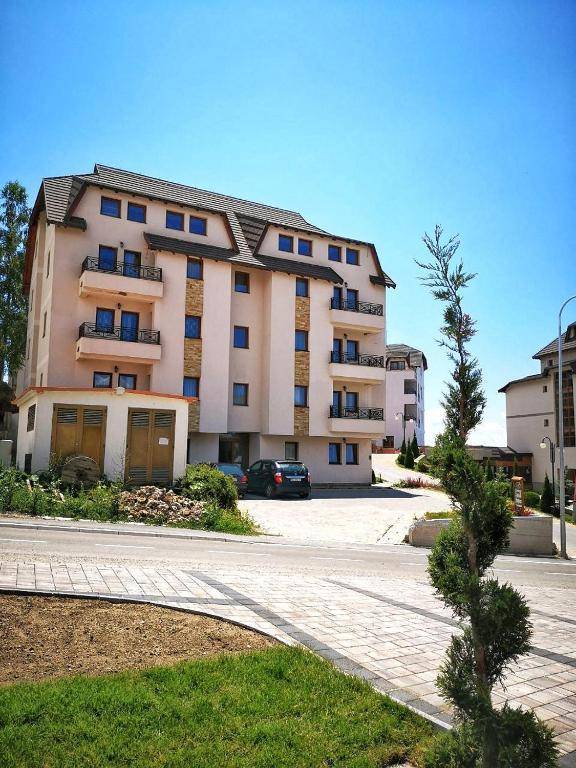 Above the Valley P86 - Milmari Resort