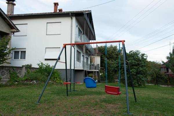 Kuća za odmor ŽIVKOVIĆ - STRMOSTEN