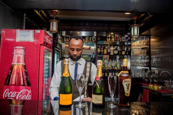 HIGHLANDS SUITES HOTEL