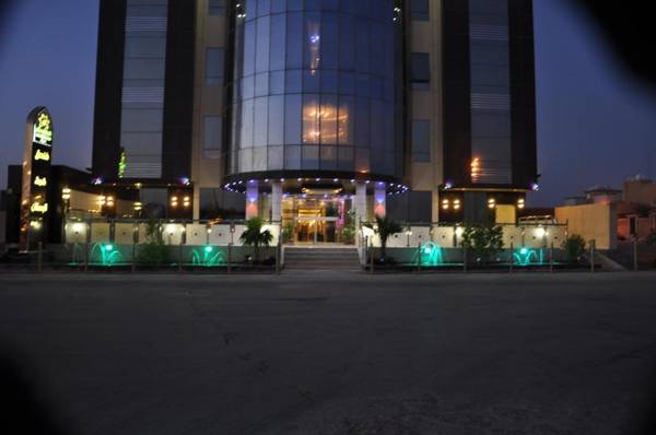 Al Bustan Crown Hotel 2