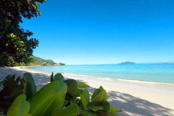 VallonEnd Beachfront villa with excellent view