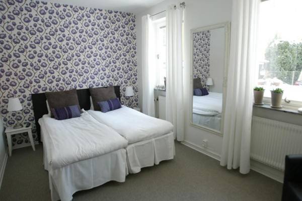 Riverside Hotel & Apartments