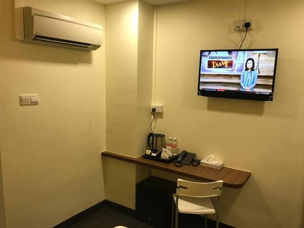 L Hotel at 51 Desker