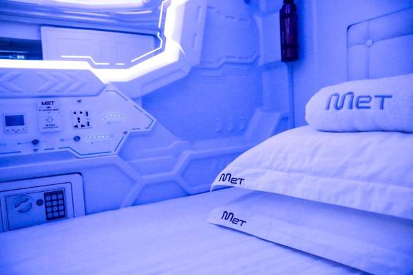 MET A Space Pod at Arab Street