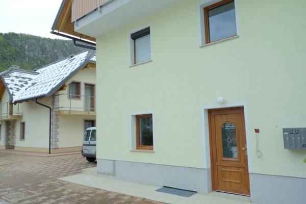 Apartma Lovor