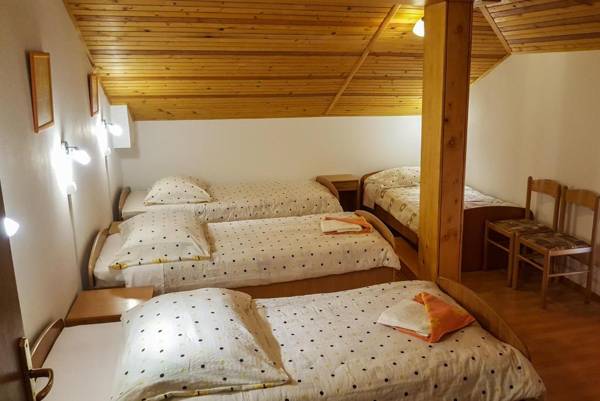 Rooms with shared kitchen Zver great for hikers