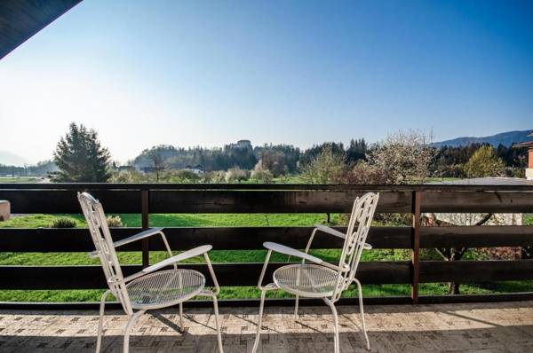 Deerwood-Modern Cozy Apt with Castle Mountain view