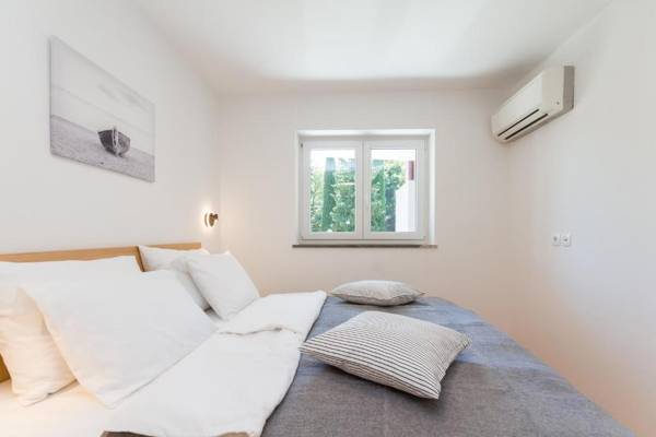 Premium Marina Apartments with Sea View by Locap Group