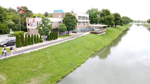 Hotel River