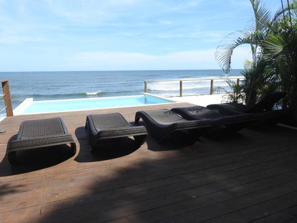 LAOLA SURF CAMP EL SUNZAL