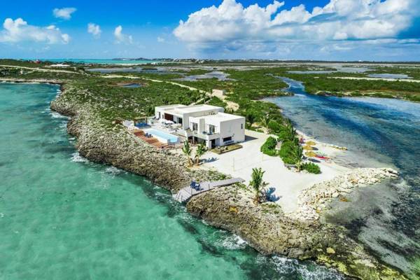 Luxury Oceanfront Villa Delivers Mind Blowing Views Direct Access To The Ocean