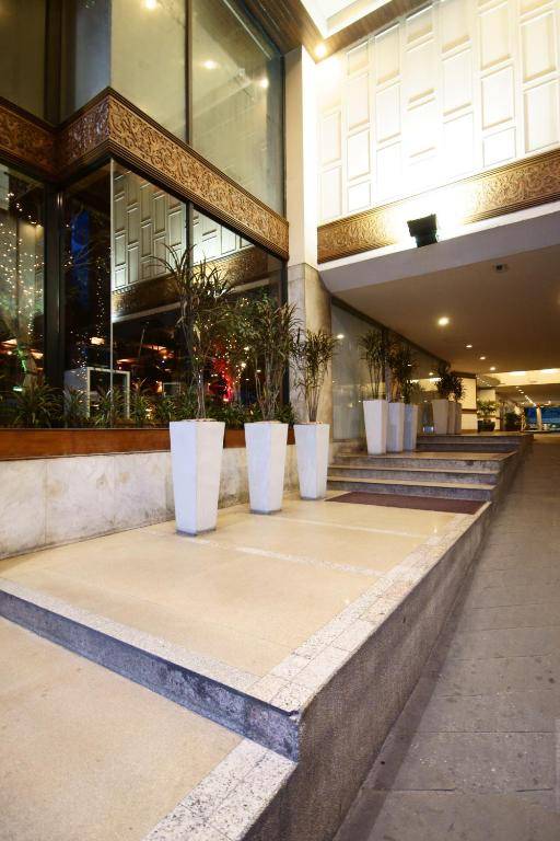 Bangkok Palace Hotel