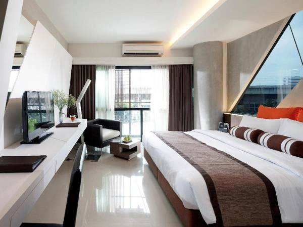 Nine Forty One Hotel