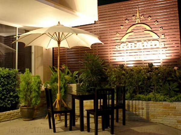 Grand Pinnacle Hotel