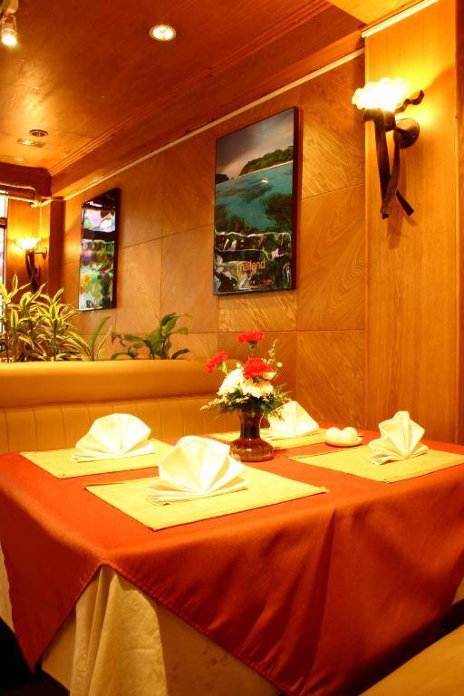 Bangkok Sahara Hotel