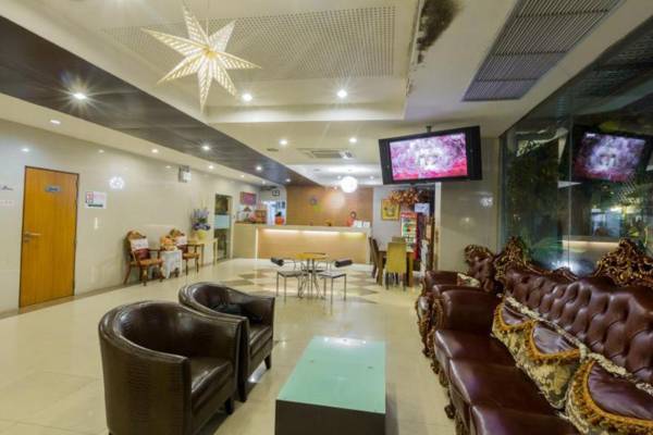 Three Seasons Place Hotel