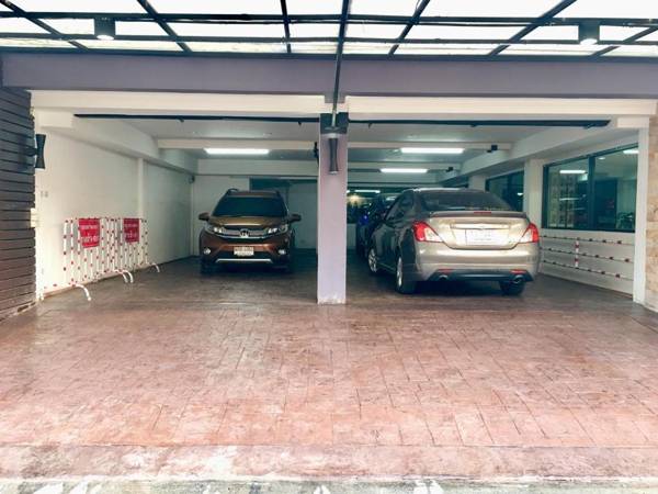 Double DD House at MRT Sutthisarn