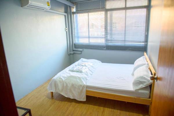 OYO 783 Brunch Marker Cafe & Hostels