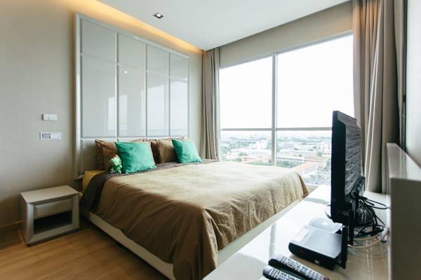 Airport LinkBTS PhayathaiNetflix1 BR 38 SQM