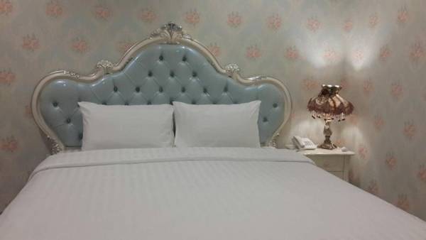 The O-Zone Airport Inn