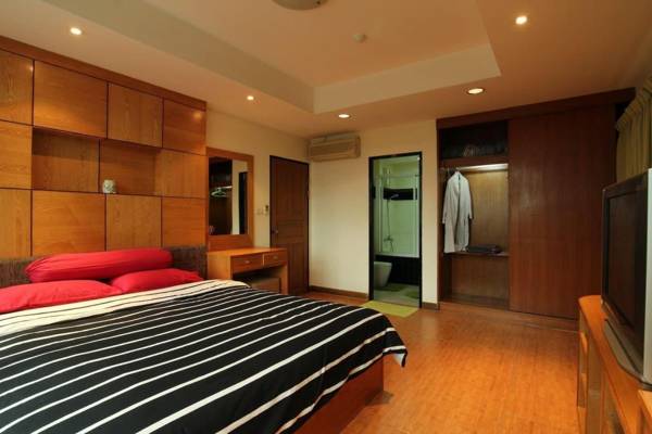 Serena Sathorn Suite