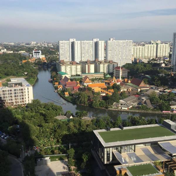Modern Condo Sukhumvit Bangkok pool/gym/wifi
