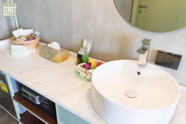 Samsen Street Hotel - SHA Extra Plus