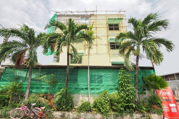 Vaccinated Staff -OYO 471 Sunshine Apartment