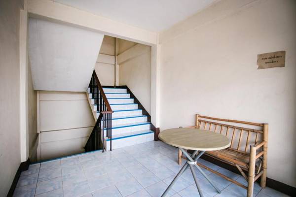 OYO 525 MRT Phetkasem 48-1 Place