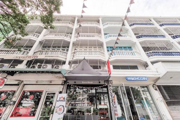 Vaccinated Staff - OYO 615 Bossa House Hostel & Cafe